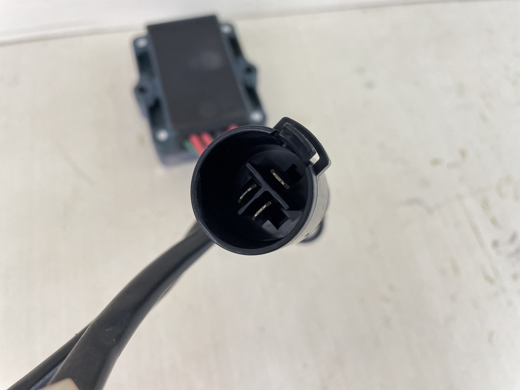 2001 Yamaha 225HP 2 Stroke Outboard Rectifier Regulator 61A-81960-01-00