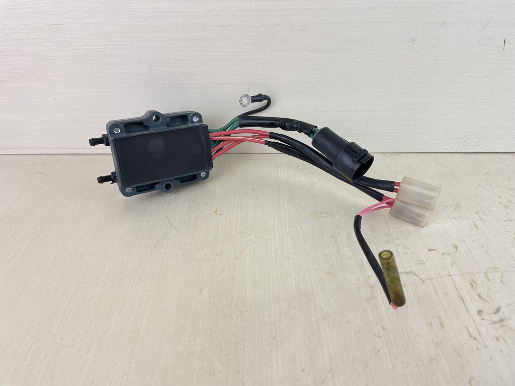 2001 Yamaha 225HP 2 Stroke Outboard Rectifier Regulator 61A-81960-01-00