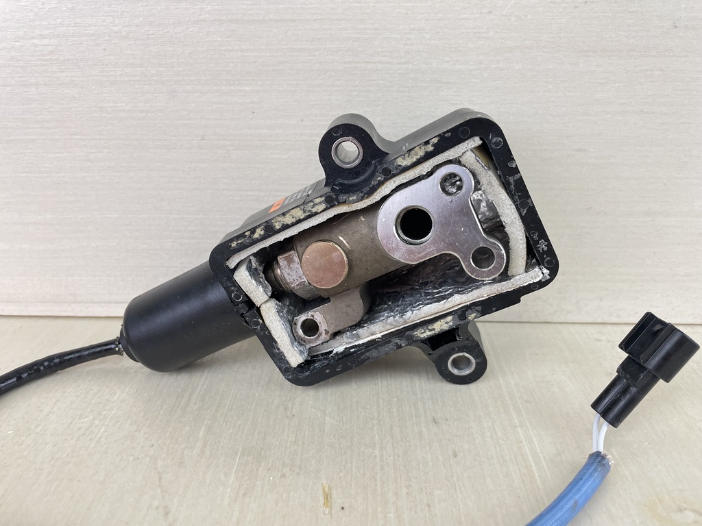 2001 Yamaha 225HP OX66 2 Stroke Outboard O2 Sensor 65L-8592A-01-00