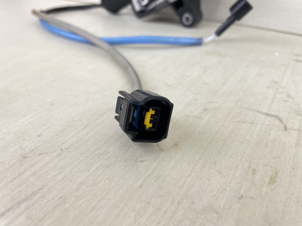 2001 Yamaha 225HP OX66 2 Stroke Outboard O2 Sensor 65L-8592A-01-00