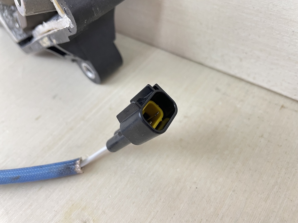 2001 Yamaha 225HP OX66 2 Stroke Outboard O2 Sensor 65L-8592A-01-00