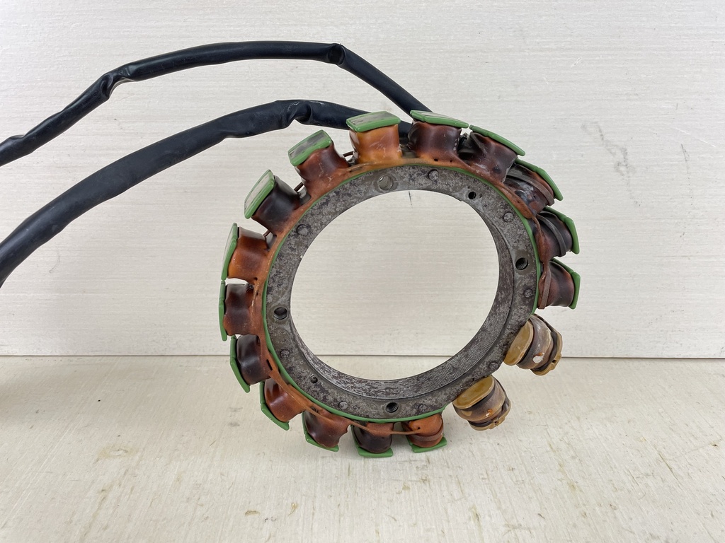 2001 Yamaha 225HP 2 Stroke Outboard Stator Assembly 61A-85510-02-00