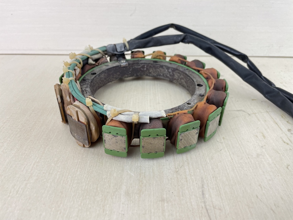 2001 Yamaha 225HP 2 Stroke Outboard Stator Assembly 61A-85510-02-00