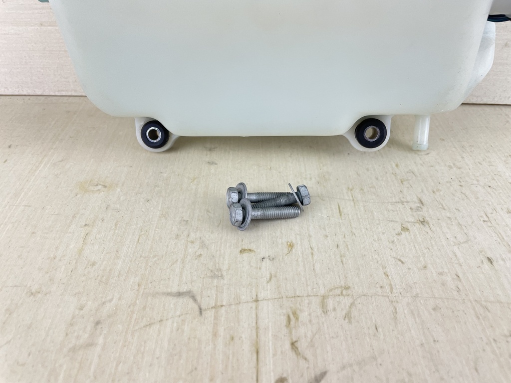 90 - 2005 Yamaha 200 225 250 300 HP 2 Stroke Outboard Oil Tank 61A-21750-00-00