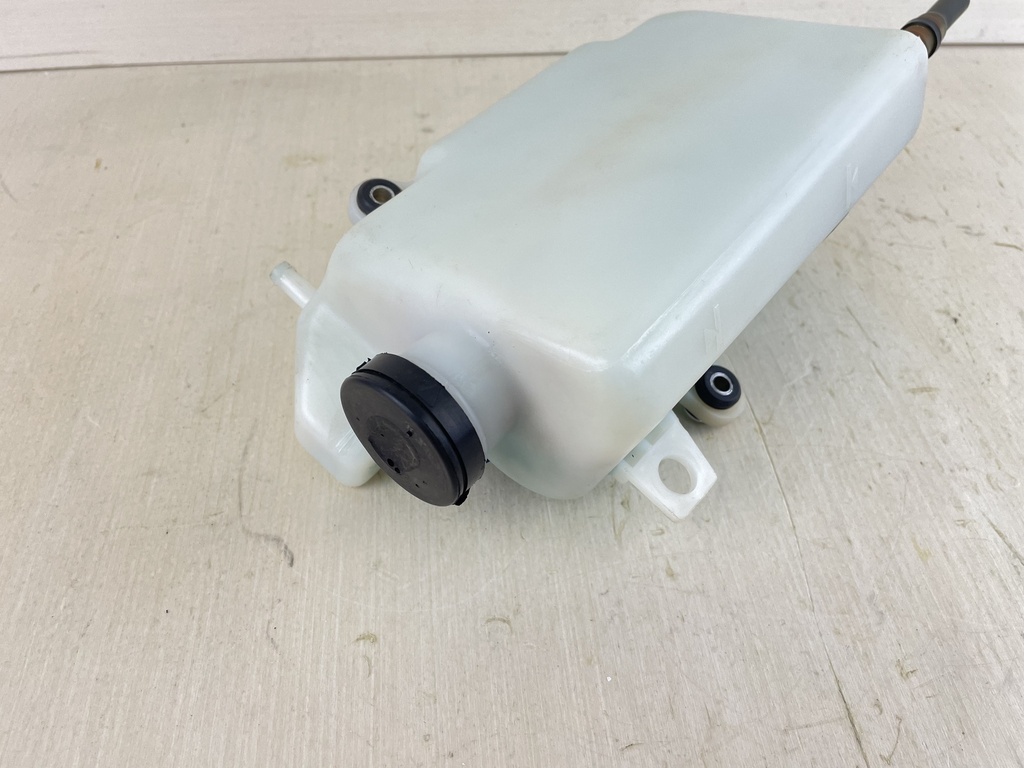 90 - 2005 Yamaha 200 225 250 300 HP 2 Stroke Outboard Oil Tank 61A-21750-00-00