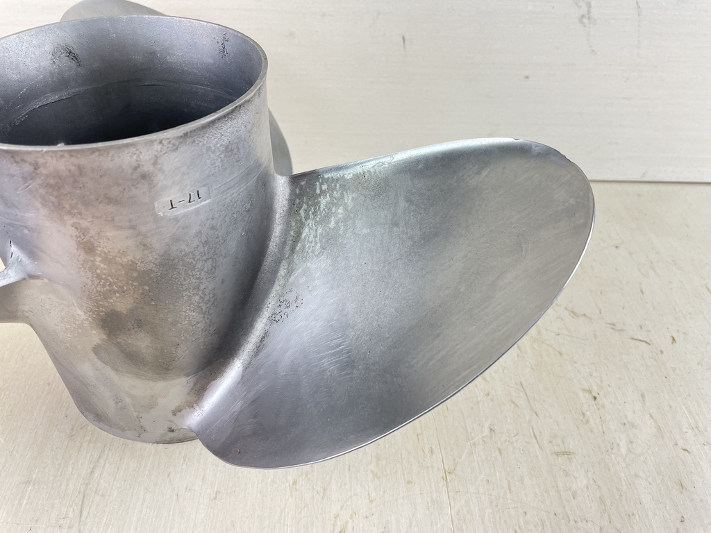 Yamaha 15 X 17 Stainless Steel RH Standard Rotation Propeller Prop 61A-45978-00-98