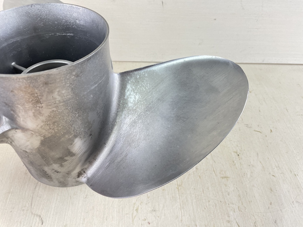 Yamaha 15 X 17 Stainless Steel RH Standard Rotation Propeller Prop 61A-45978-00-98