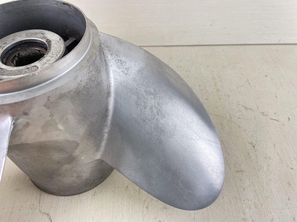 Yamaha 15 X 17 Stainless Steel RH Standard Rotation Propeller Prop 61A-45978-00-98