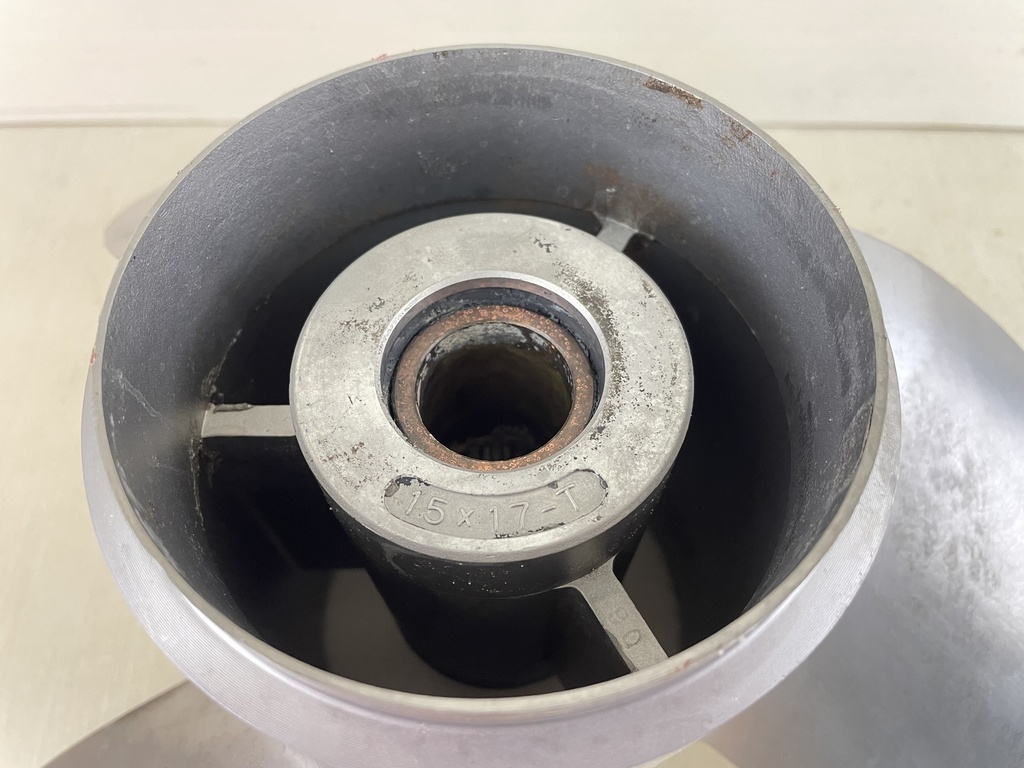 Yamaha 15 X 17 Stainless Steel RH Standard Rotation Propeller Prop 61A-45978-00-98