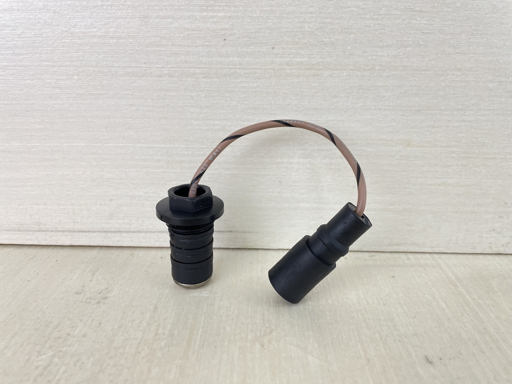 Evinrude Johnson OMC Starboard Temperature Temp Sensor 0585038 585038