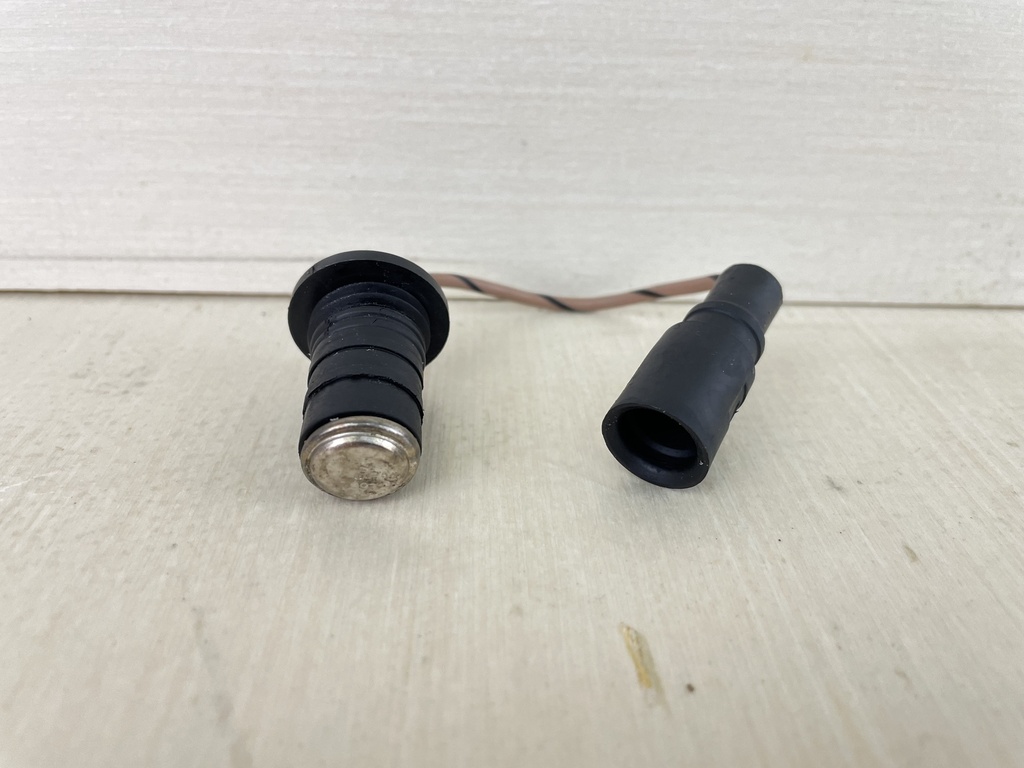 Evinrude Johnson OMC Starboard Temperature Temp Sensor 0585038 585038