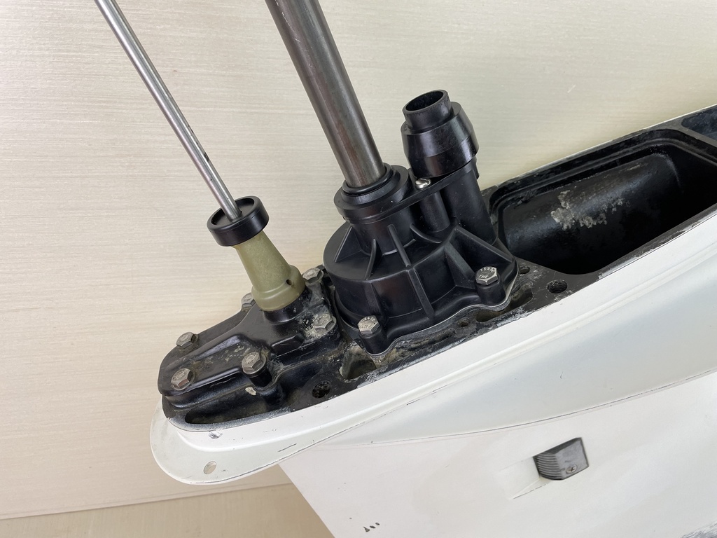 2000 Evinrude Johnson 150HP 2 Stroke 25" XL Lower Unit Gear Case 0439973