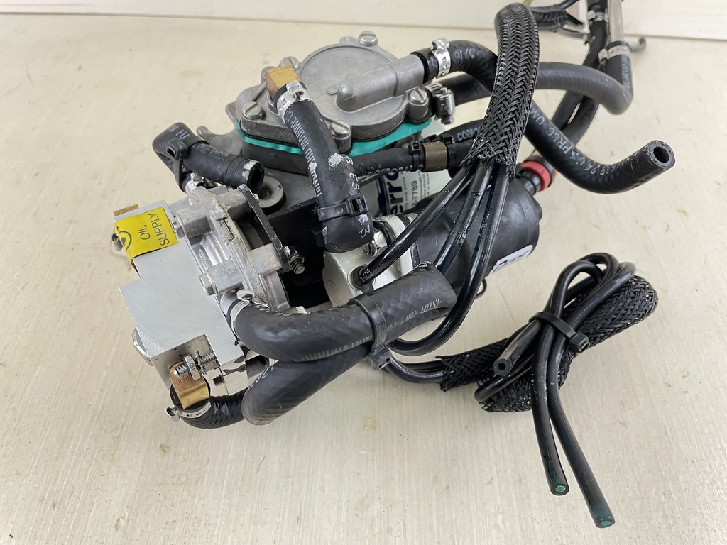 2000 Evinrude Ficht 175HP Oil Lift Pump And Injector 5001504 5005257