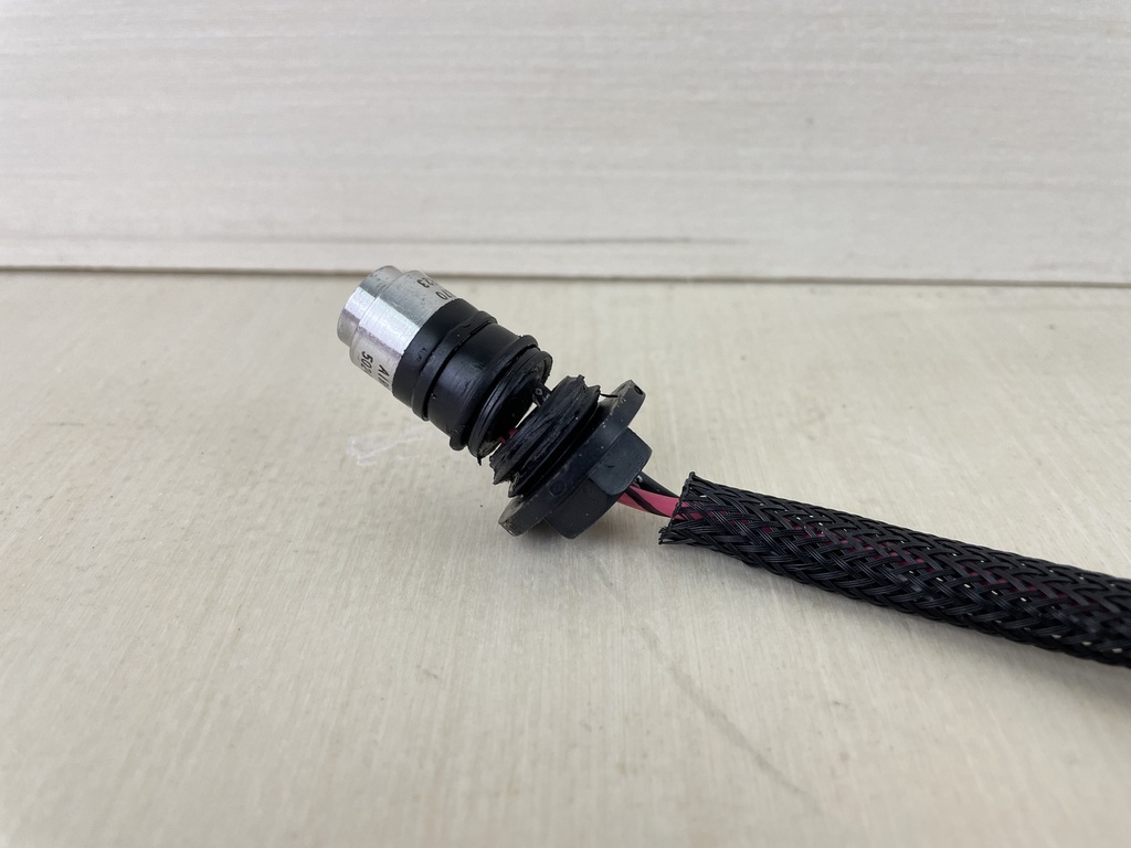 Evinrude Johnson OMC Port Left Side Temperature Sensor 0586140