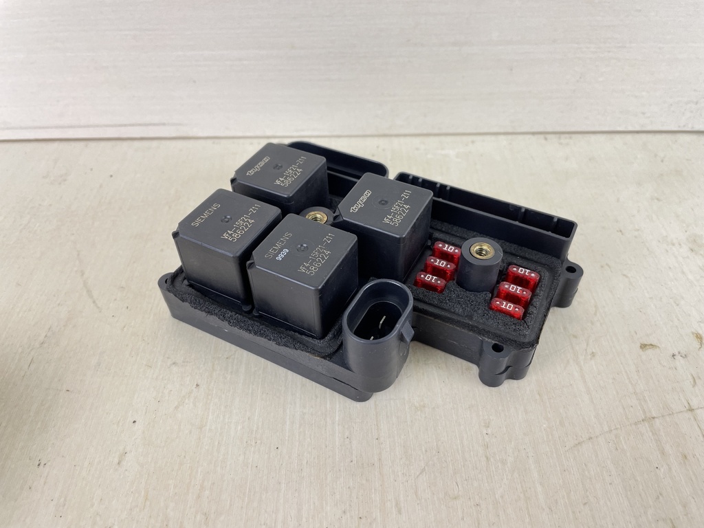 Johnson Evinrude Ficht Power Distribution Panel Fuse Block With Cover 0586754