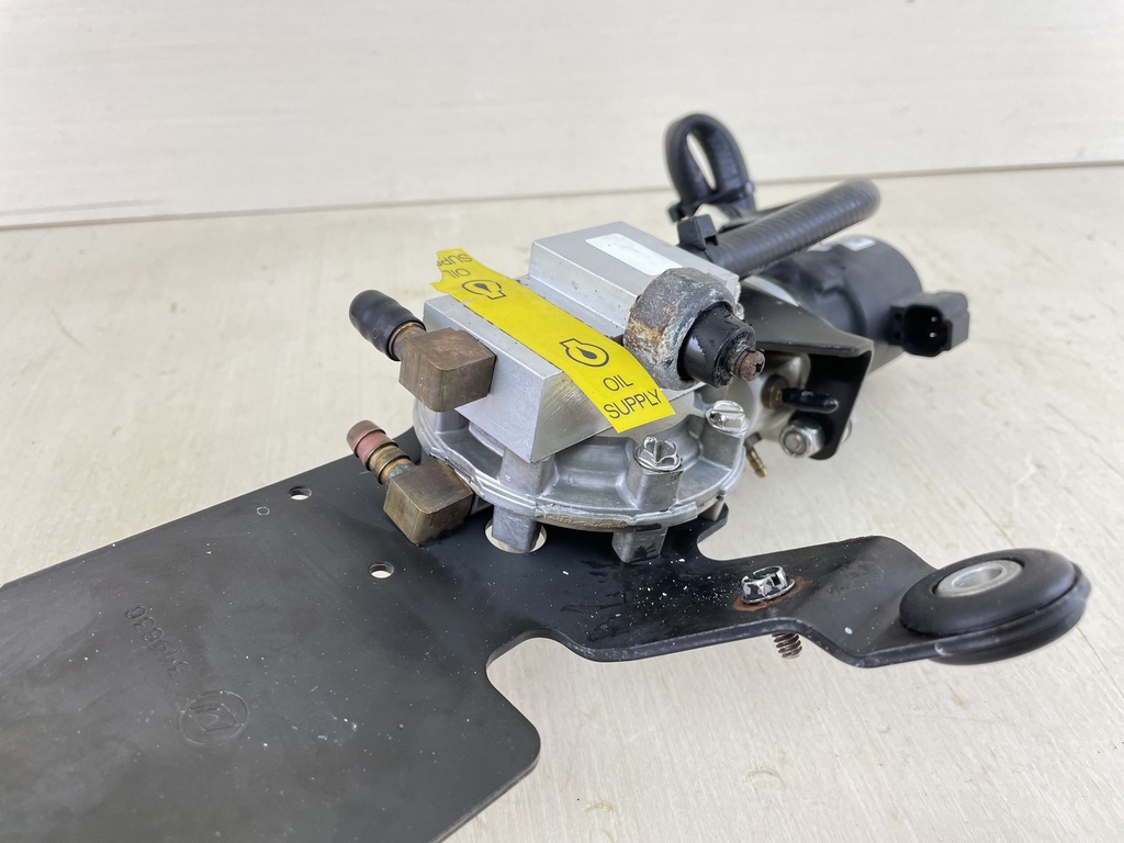 2001 Evinrude 250HP Ficht 2 Stroke Outboard Oil Injector Manifold & Lift Pump 5001505 5000527