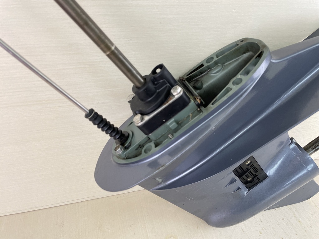 1994 + Yamaha 25HP 2 Stroke Outboard 20" Lower Unit Gear Case - For Repair