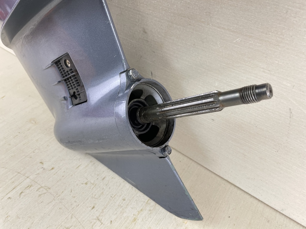 1994 + Yamaha 25HP 2 Stroke Outboard 20" Lower Unit Gear Case - For Repair