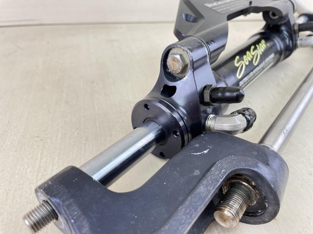 HC5345 SeaStar Front Mount Outboard Hydraulic Steering Cylinder Assembly