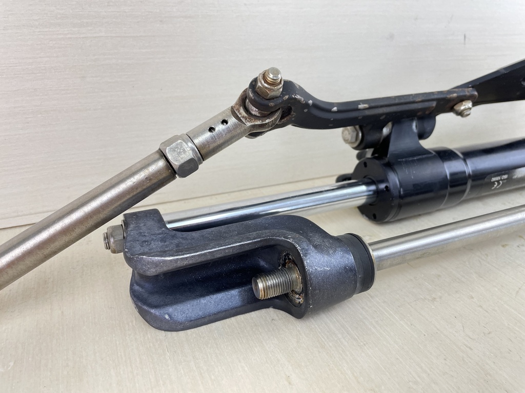 HC5345 SeaStar Front Mount Outboard Hydraulic Steering Cylinder Assembly