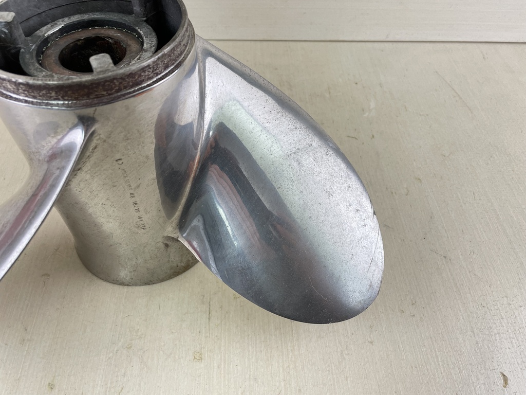 OEM Mercury Mirage Plus 17 Pitch 3 Blade Propeller 48-18278