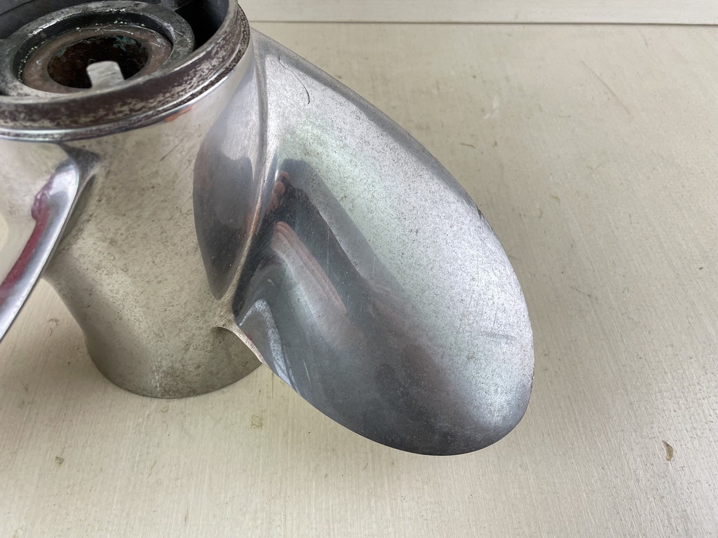 OEM Mercury Mirage Plus 17 Pitch 3 Blade Propeller 48-18278