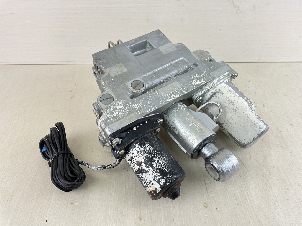 Evinrude Johnson 60 - 175HP 2 Stroke Outboard Power Trim Tilt Unit 0434803