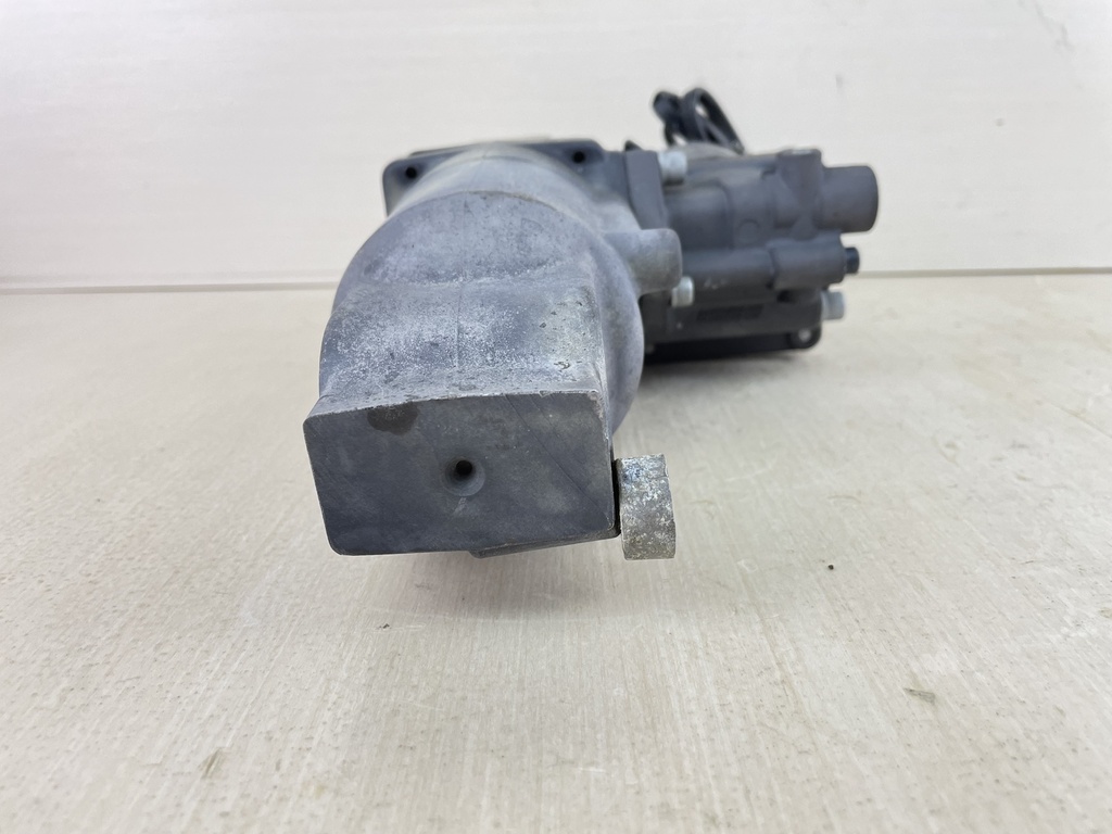 Johnson Evinrude Suzuki DF 70 90 115 HP Outboard Engine Tilt Trim Unit Assembly