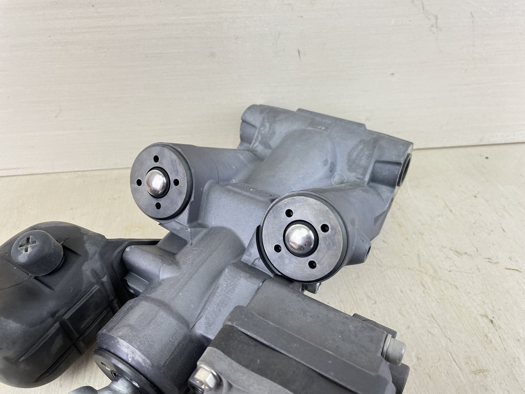 2002 + Honda 90 115 130 135 150 200 225 HP Outboard Power Trim Tilt Unit 56000-ZY3-063