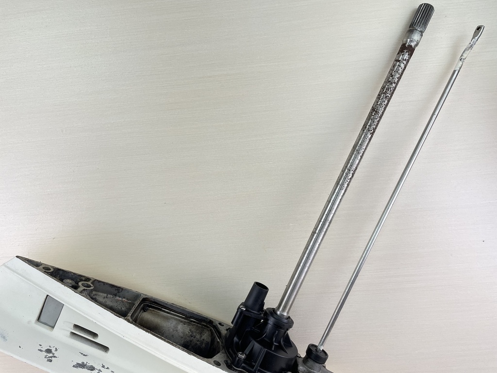 Johnson Evinrude 88 90 100 110 115 HP V4 20" Lower Unit Gear Case 0398182