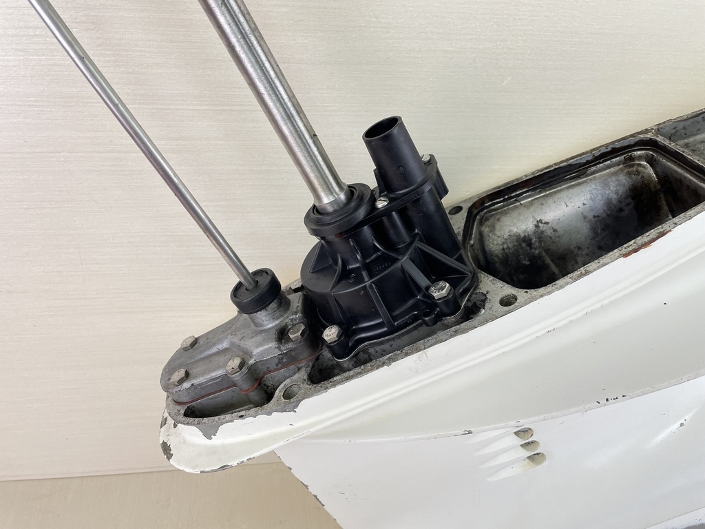 Johnson Evinrude 88 90 100 110 115 HP V4 20" Lower Unit Gear Case 0398182