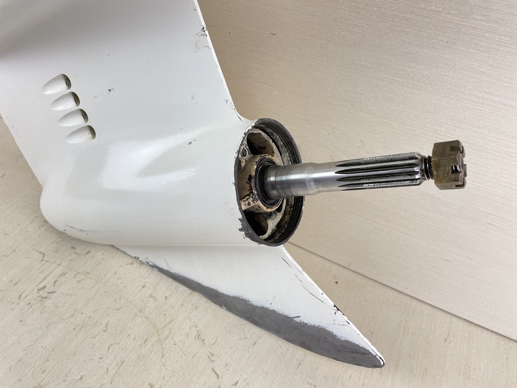 Johnson Evinrude 88 90 100 110 115 HP V4 20" Lower Unit Gear Case 0398182