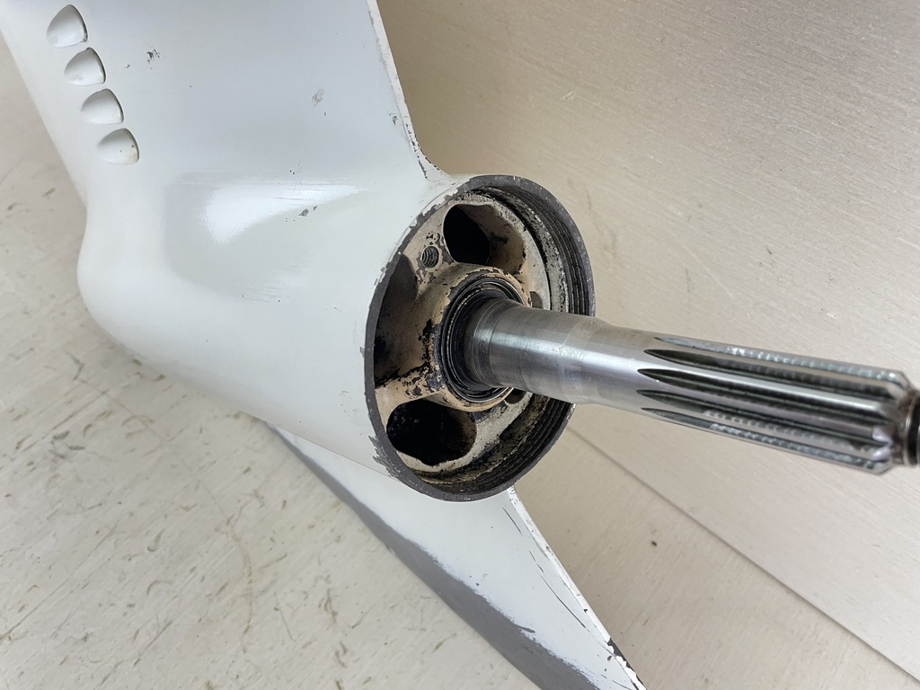 Johnson Evinrude 88 90 100 110 115 HP V4 20" Lower Unit Gear Case 0398182