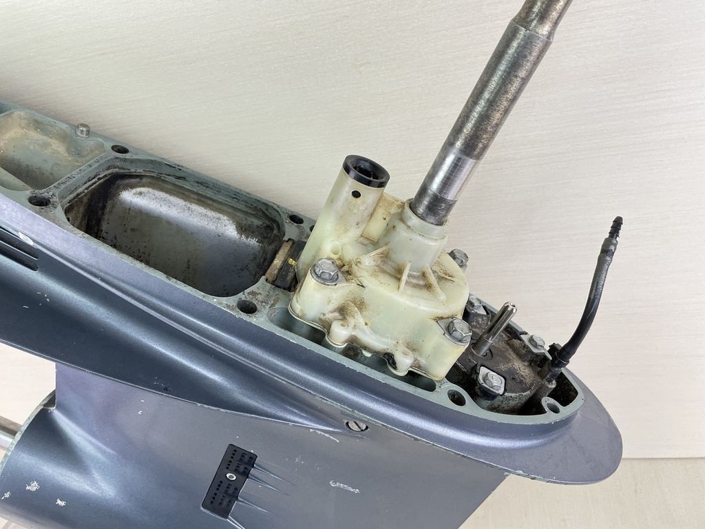 Yamaha 150 175 200 HP 2 Stroke 25" XL Lower Unit Gear Case 64E-45300-21-8D