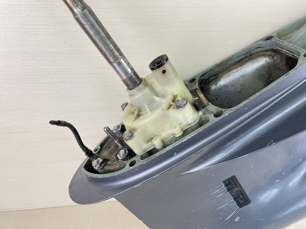 Yamaha 150 175 200 HP 2 Stroke 25" XL Lower Unit Gear Case 64E-45300-21-8D