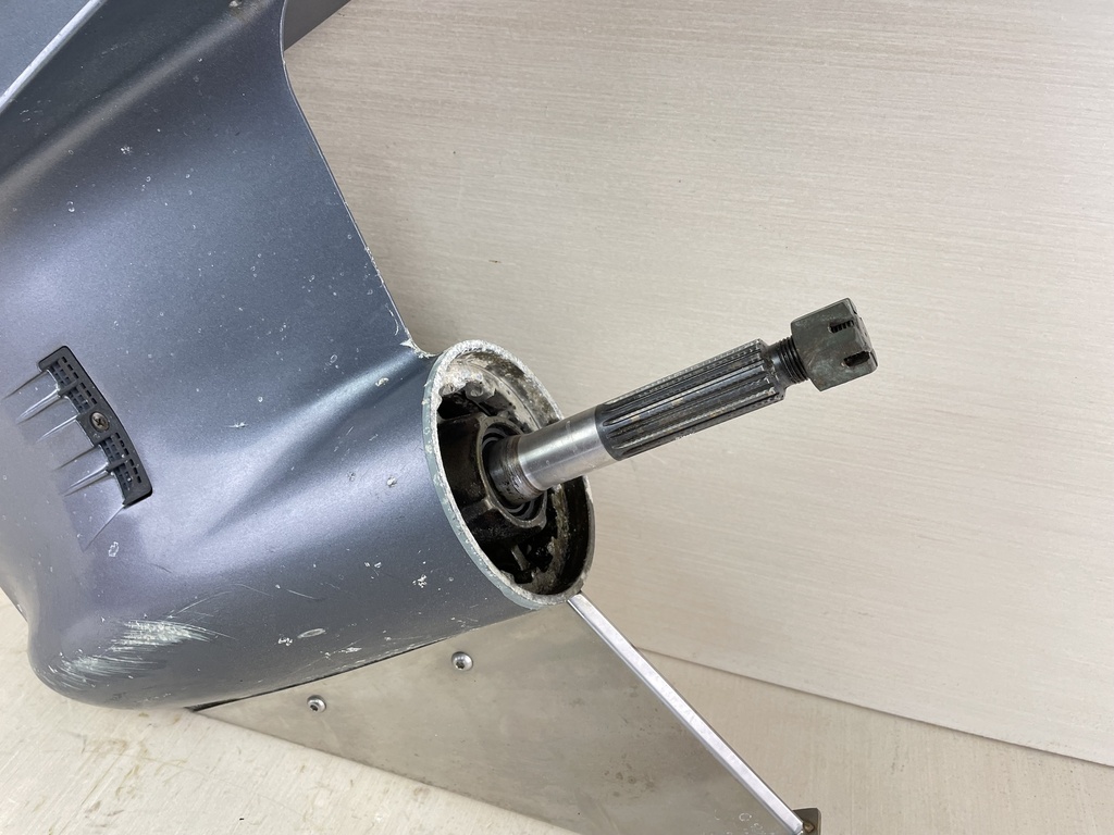 Yamaha 150 175 200 HP 2 Stroke 25" XL Lower Unit Gear Case 64E-45300-21-8D