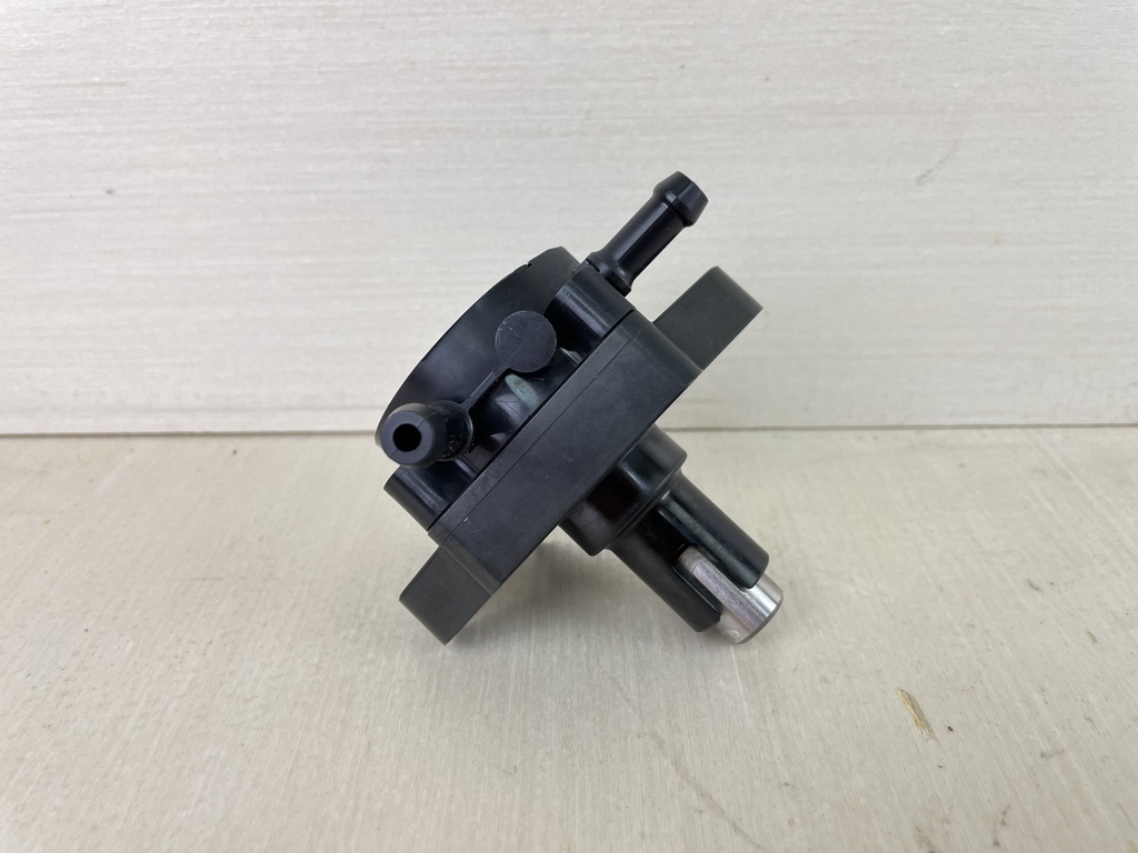 2003 Suzuki 115 DF115 Low Pressure Fuel Pump 15100-90J10