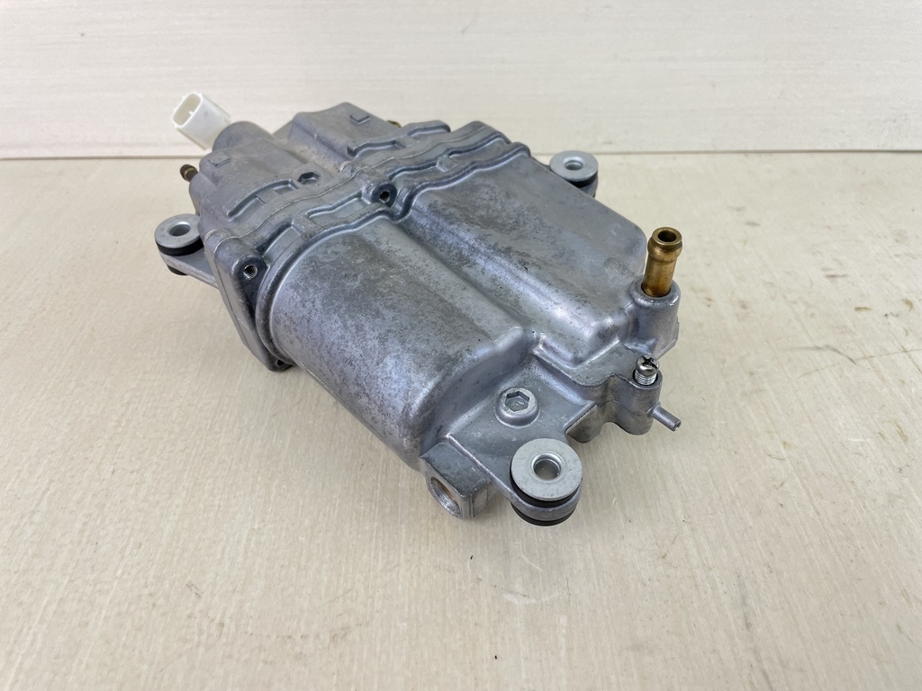 Suzuki DF 90 100 115 140 HP Outboard VST Fuel Vapor Separator 15600-90J00