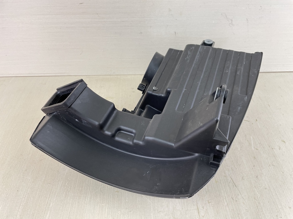 2003 Suzuki 90 115 140 HP 4 Stroke Outboard Air Intake Silencer Assembly 13810-90J01