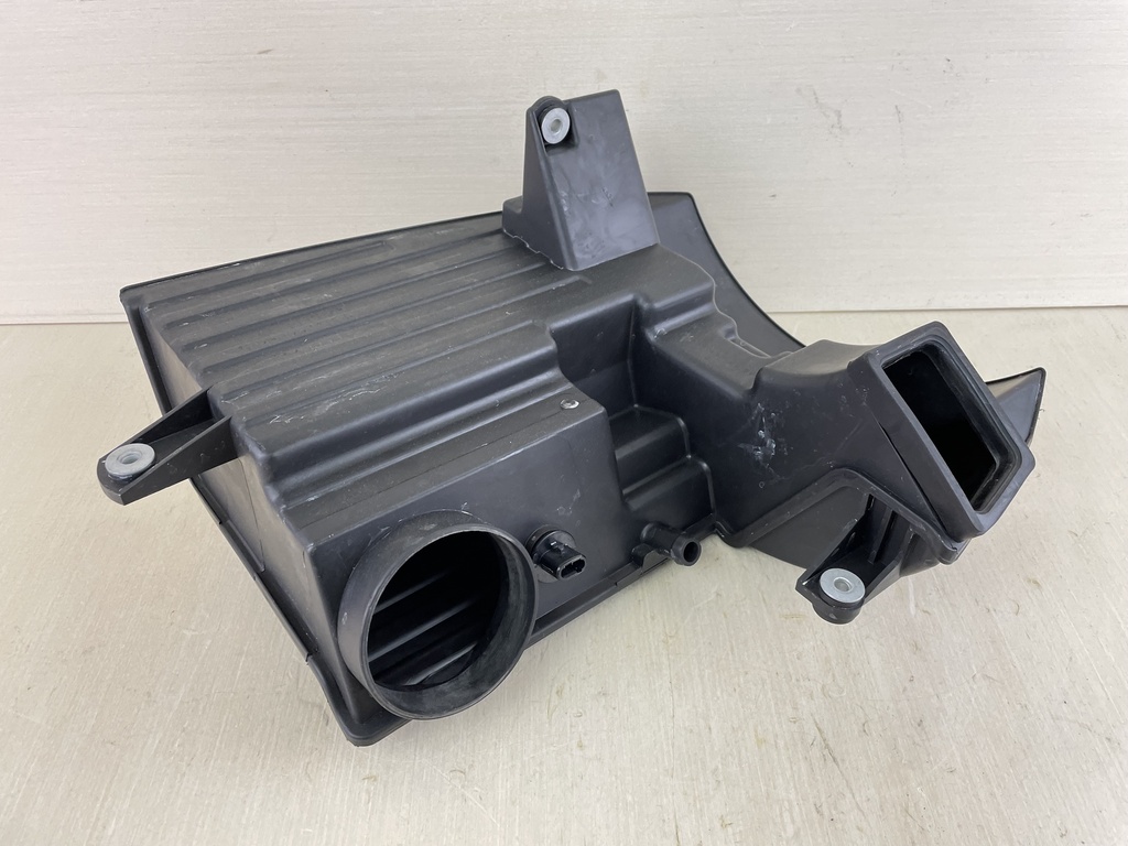 2003 Suzuki 90 115 140 HP 4 Stroke Outboard Air Intake Silencer Assembly 13810-90J01