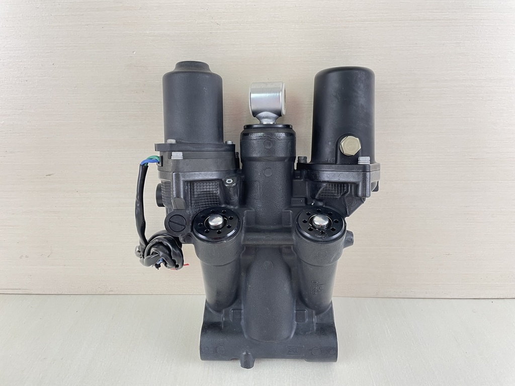 Yamaha 150HP 4 Stroke Outboard Power Trim Tilt Unit 63P-43800-23-00 Like New