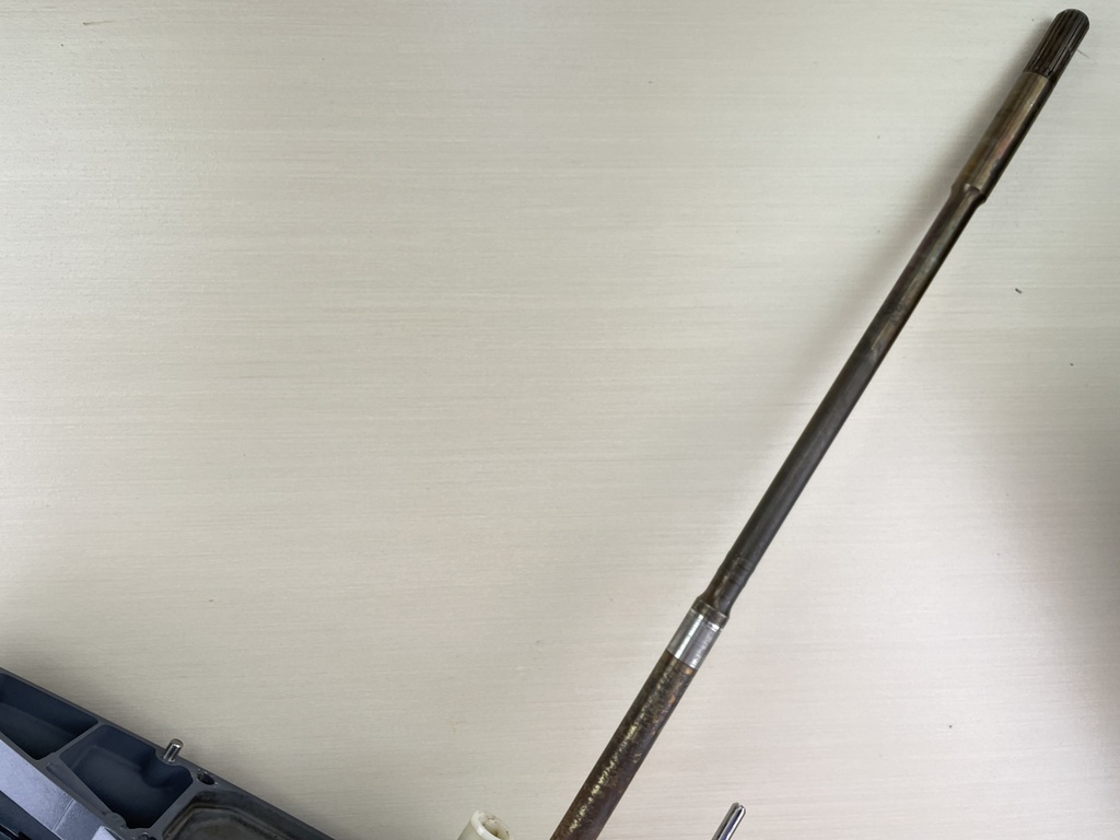 2004 + Yamaha 150HP 4 Stroke 25" Shaft Lower Unit Gear Case 63P-45300-17-8D RH