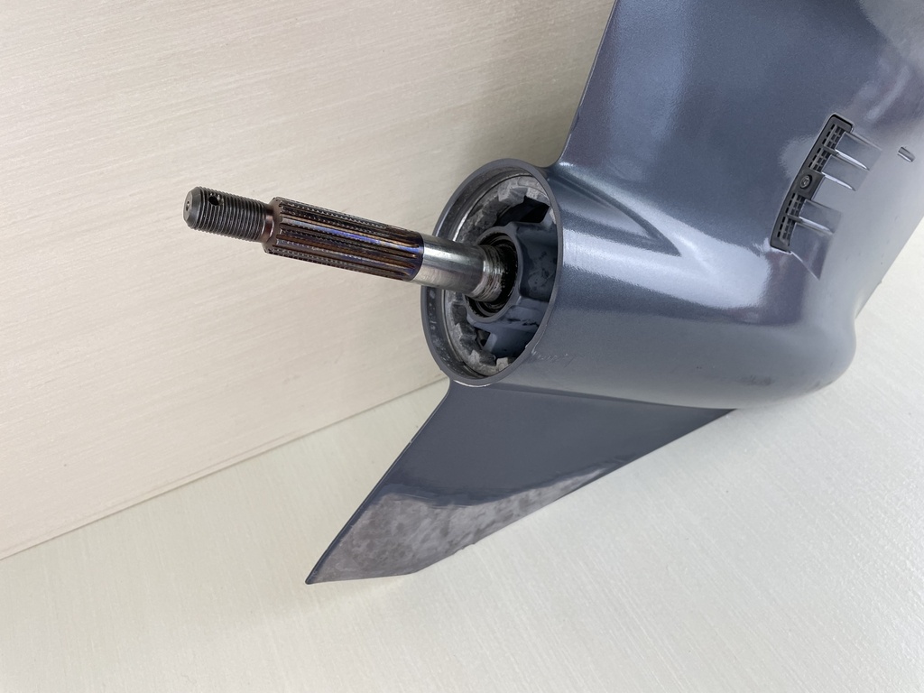 2004 + Yamaha 150HP 4 Stroke 25" Shaft Lower Unit Gear Case 63P-45300-17-8D RH