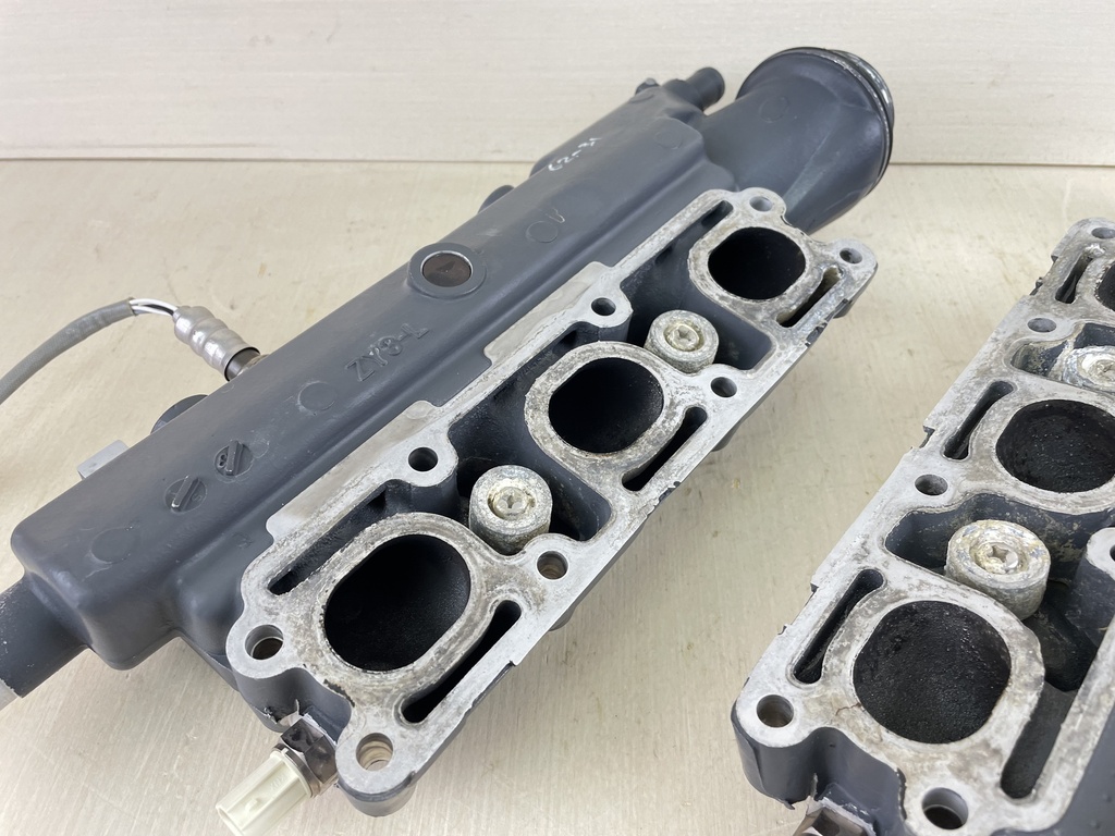 2002 + Honda 200 225 HP 4 Stroke Outboard Exhaust Manifold Pair 18110-ZY3-010ZA 18120-ZY3-C00ZA