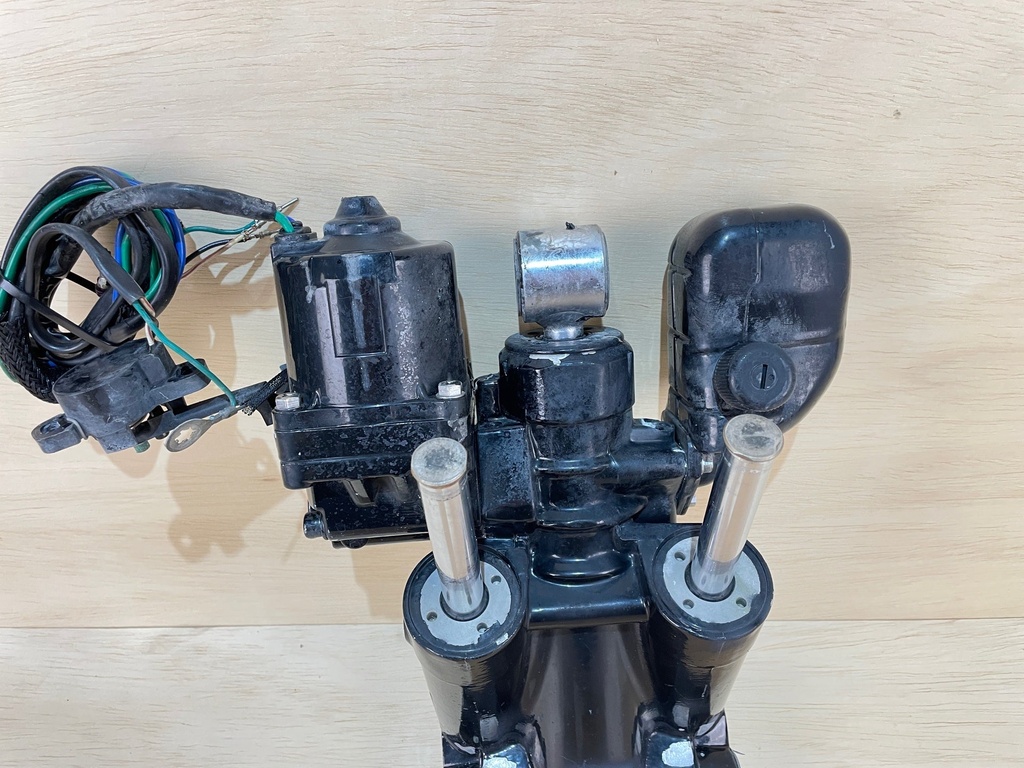 Johnson Evinrude Hydraulic Power Trim And Tilt Assembly - Good Condition
