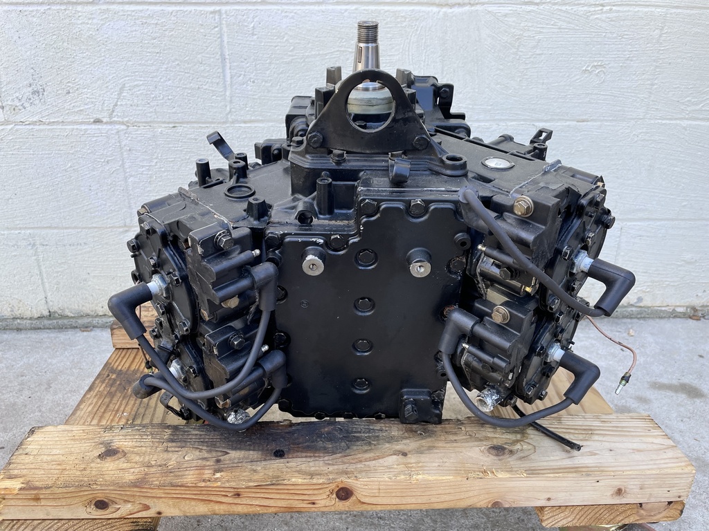 1989 Johnson Evinrude 88 90 HP 2 Stroke Outboard Powerhead Crankcase 0431659