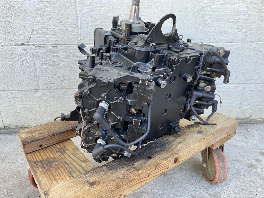 1989 Johnson Evinrude 88 90 HP 2 Stroke Outboard Powerhead Crankcase 0431659