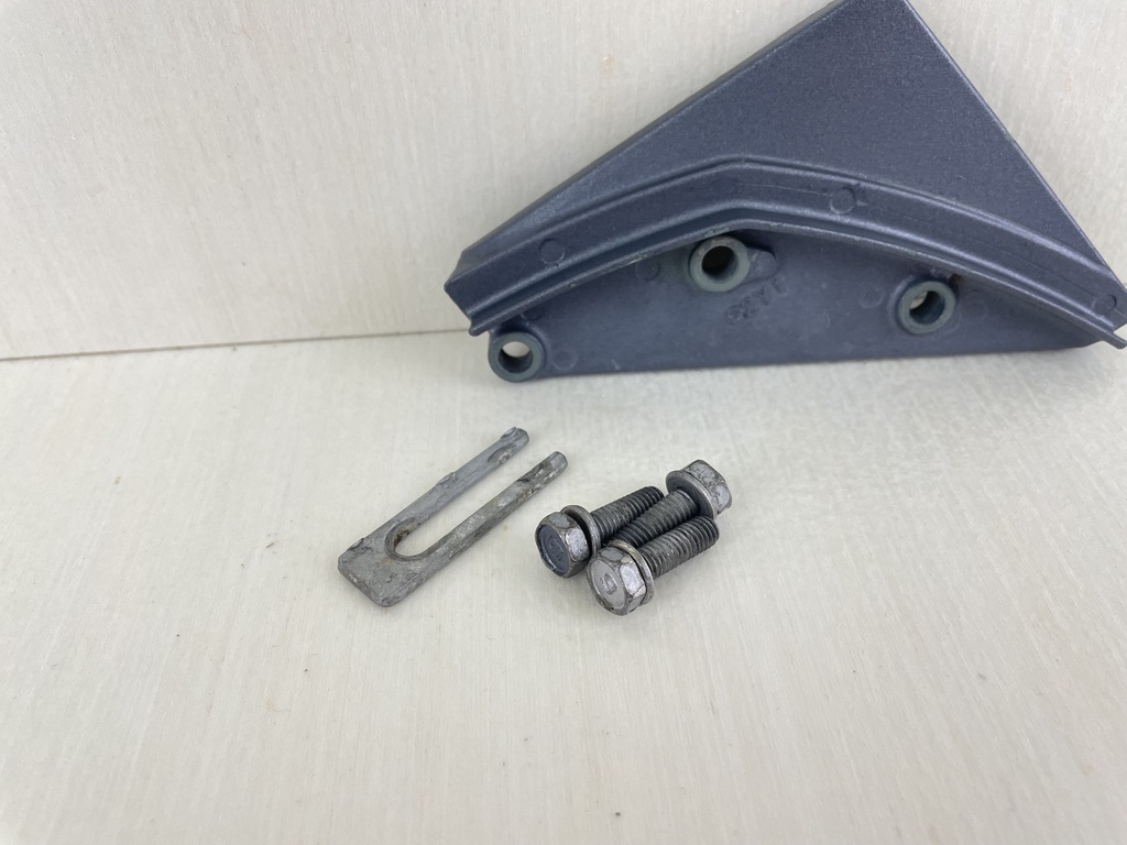 62Y-42738-01-8D Yamaha 1998 - 2004 50HP 4 Stroke Outboard Cable Cover Plate Fitting