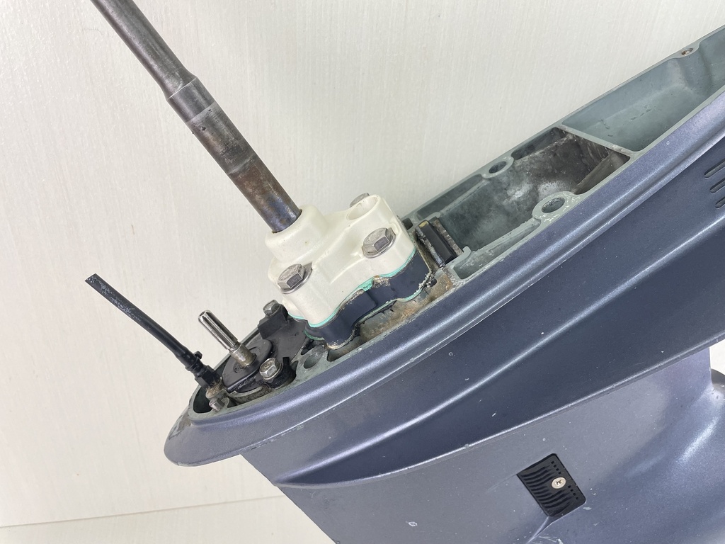 01-2004 Yamaha 50HP 4 Stroke High Thrust 20" L Lower Unit 64J-45300-30-4D