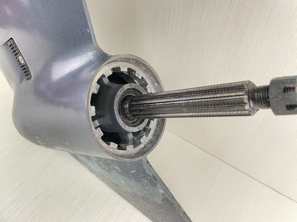 01-2004 Yamaha 50HP 4 Stroke High Thrust 20" L Lower Unit 64J-45300-30-4D